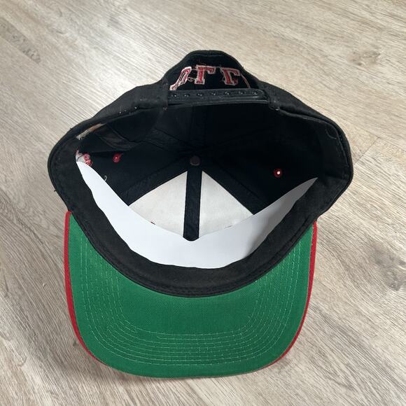 VTG Chicago Bulls Snapback Hat NBA Basketball Jordan Youngan Black Red Cap - Picture 3 of 8